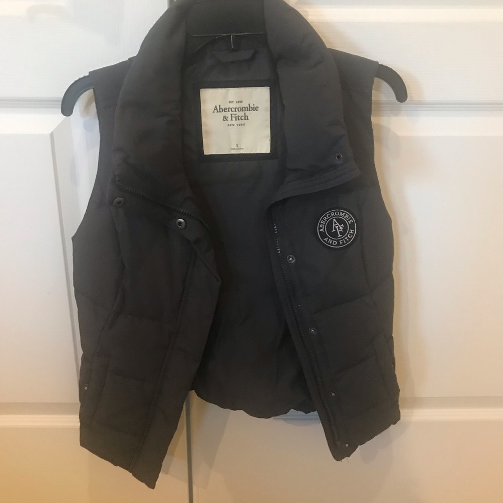 Abercrombie and Fitch vest small in Gray